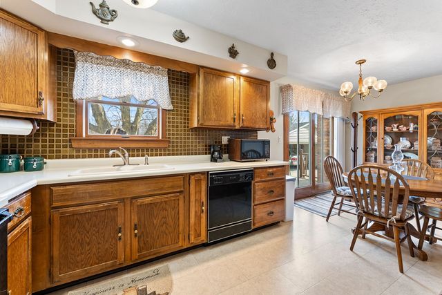 1323 14th Street, Bettendorf, IA 52722