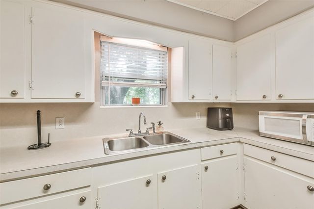 107 Sunset Heights Avenue, Dayton, TX 77535