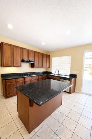 15082 Zircon, Victorville, CA 92394