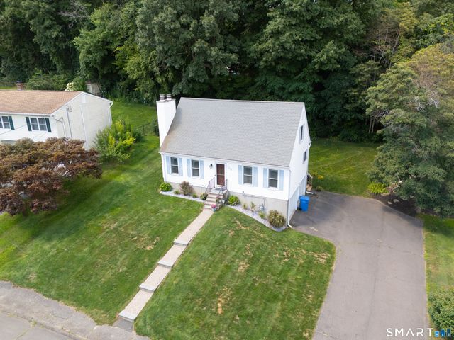 18 Kendall Circle, Waterbury, CT 06708