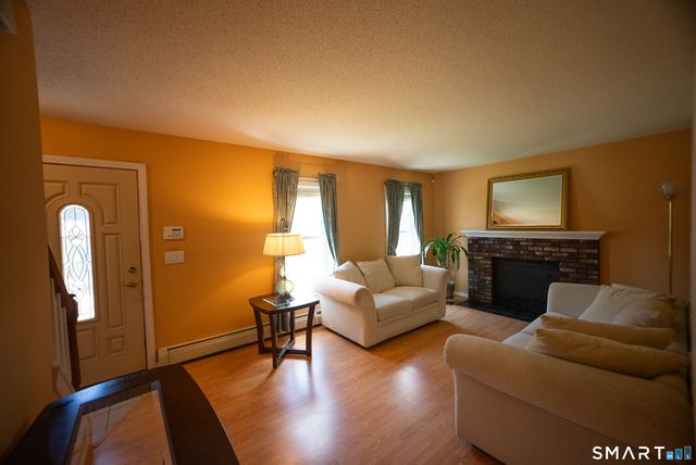 18 Kendall Circle, Waterbury, CT 06708