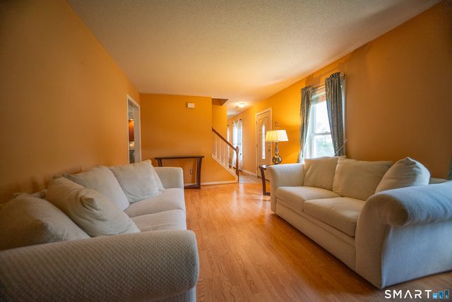 18 Kendall Circle, Waterbury, CT 06708
