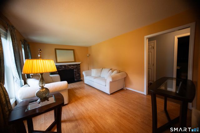18 Kendall Circle, Waterbury, CT 06708