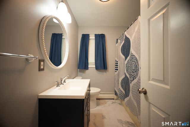 18 Kendall Circle, Waterbury, CT 06708