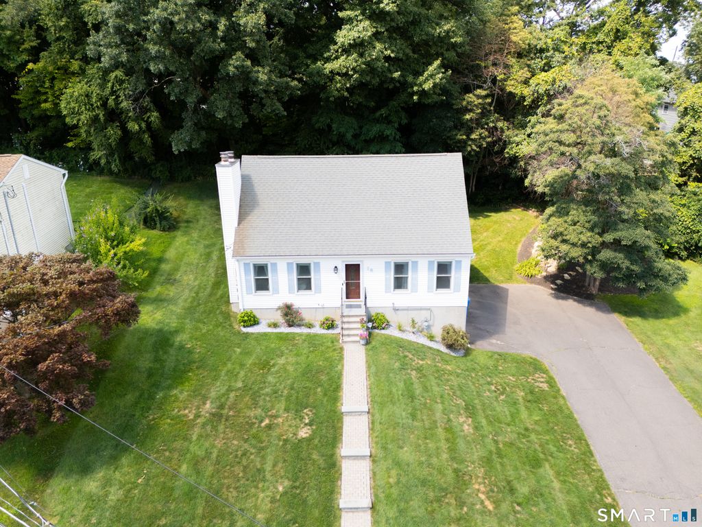 18 Kendall Circle, Waterbury, CT 06708
