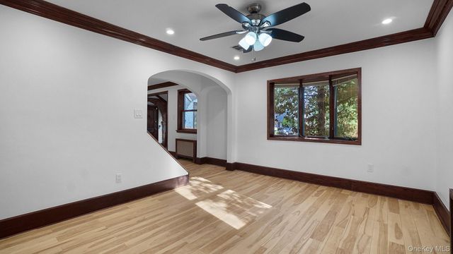 22 Parkwold Drive E, Valley Stream, NY 11580