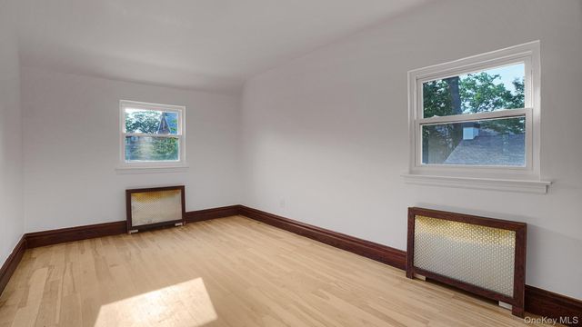 22 Parkwold Drive E, Valley Stream, NY 11580