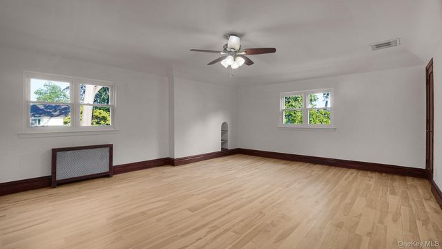 22 Parkwold Drive E, Valley Stream, NY 11580