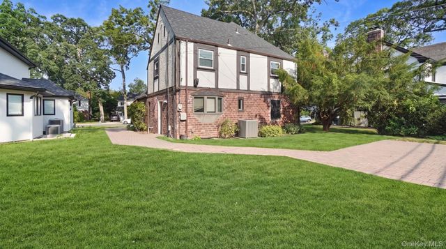 22 Parkwold Drive E, Valley Stream, NY 11580