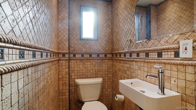 22 Parkwold Drive E, Valley Stream, NY 11580