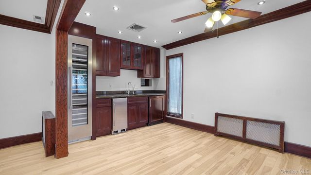 22 Parkwold Drive E, Valley Stream, NY 11580