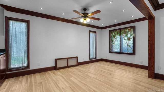 22 Parkwold Drive E, Valley Stream, NY 11580