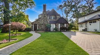 22 Parkwold Drive E, Valley Stream, NY 11580