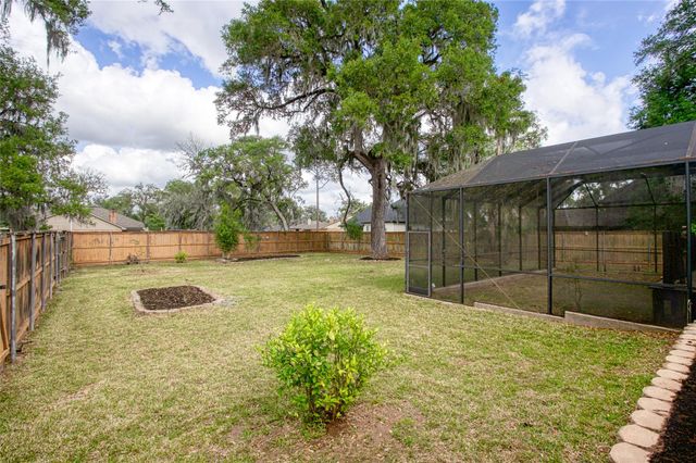 339 Freeman Boulevard, West Columbia, TX 77486