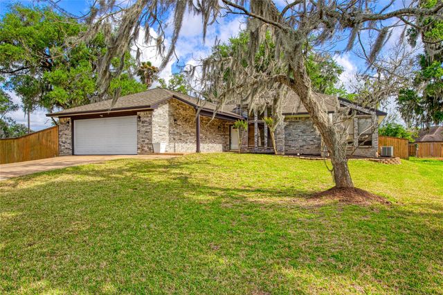 339 Freeman Boulevard, West Columbia, TX 77486