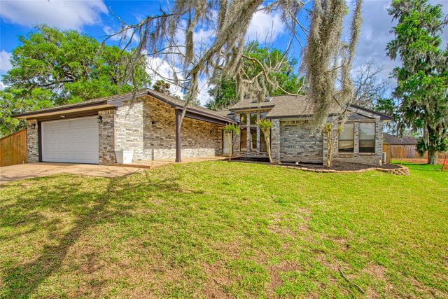 339 Freeman Boulevard, West Columbia, TX 77486