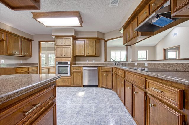 339 Freeman Boulevard, West Columbia, TX 77486