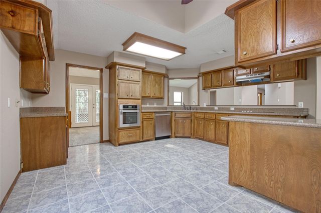 339 Freeman Boulevard, West Columbia, TX 77486