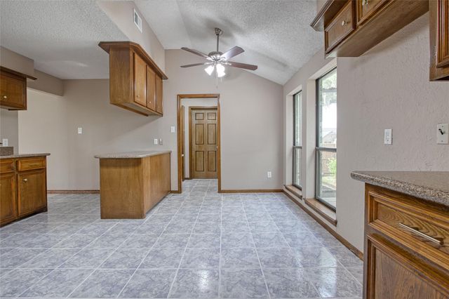 339 Freeman Boulevard, West Columbia, TX 77486