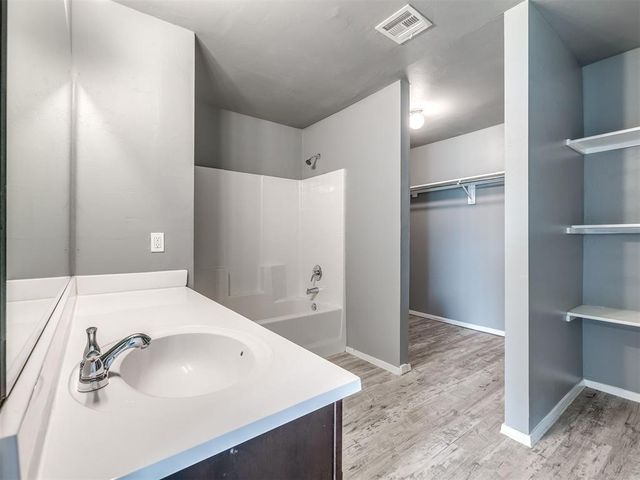 7617 Leichter Avenue, Oklahoma City, OK 73132