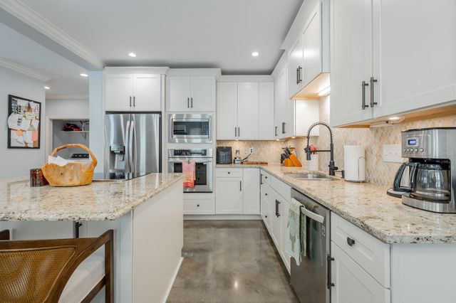 1342 Hixson Pike, Chattanooga, TN 37405