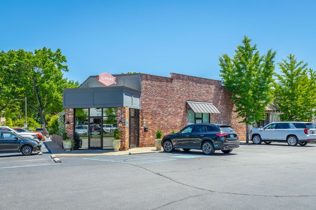1342 Hixson Pike, Chattanooga, TN 37405