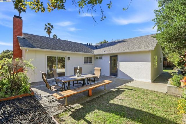 240 Carmelita Pl, Fremont, CA 94539