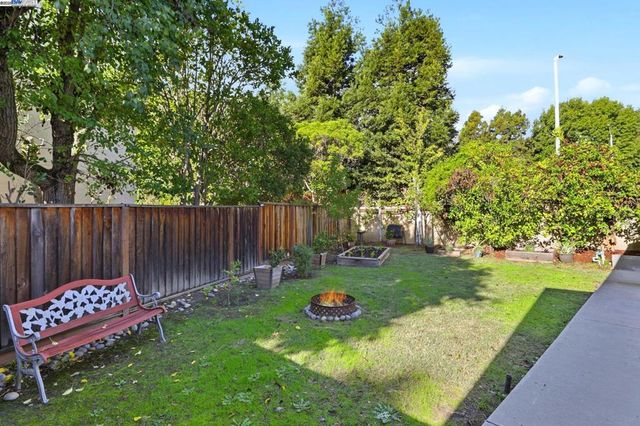 240 Carmelita Pl, Fremont, CA 94539