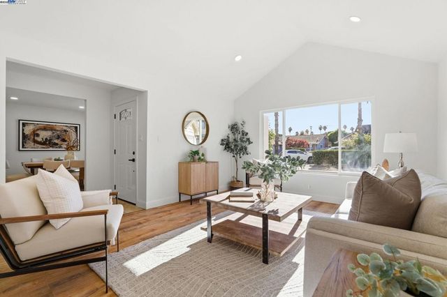 240 Carmelita Pl, Fremont, CA 94539