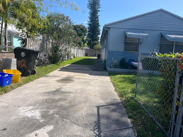 530 S C Street W, Lake Worth Beach, FL 33460