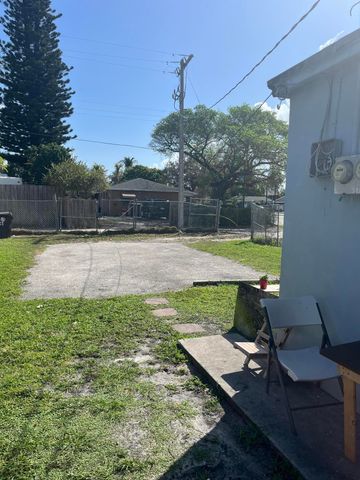 530 S C Street W, Lake Worth Beach, FL 33460