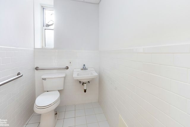 5601 RIVERDALE Avenue D1, New York City, NY 10471