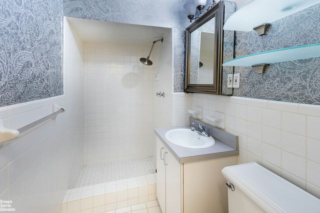 5601 RIVERDALE Avenue D1, New York City, NY 10471