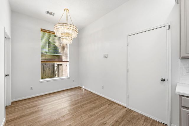 46 E Hobbit Glen Drive, The Woodlands, TX 77384