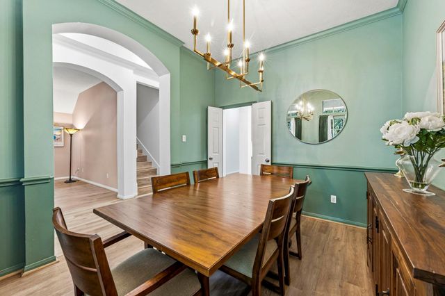 46 E Hobbit Glen Drive, The Woodlands, TX 77384