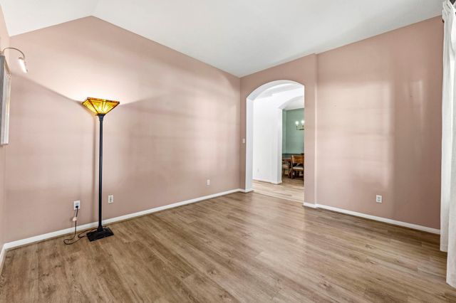 46 E Hobbit Glen Drive, The Woodlands, TX 77384