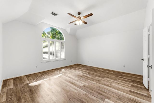 46 E Hobbit Glen Drive, The Woodlands, TX 77384