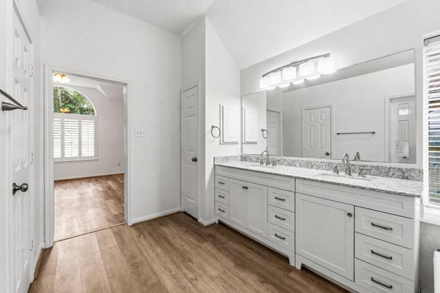 46 E Hobbit Glen Drive, The Woodlands, TX 77384