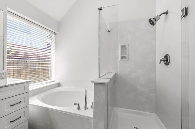 46 E Hobbit Glen Drive, The Woodlands, TX 77384