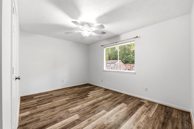 46 E Hobbit Glen Drive, The Woodlands, TX 77384
