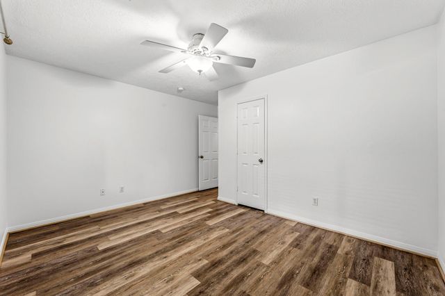 46 E Hobbit Glen Drive, The Woodlands, TX 77384