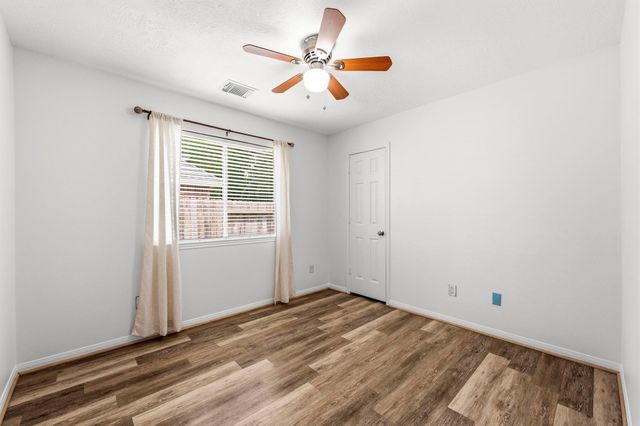 46 E Hobbit Glen Drive, The Woodlands, TX 77384