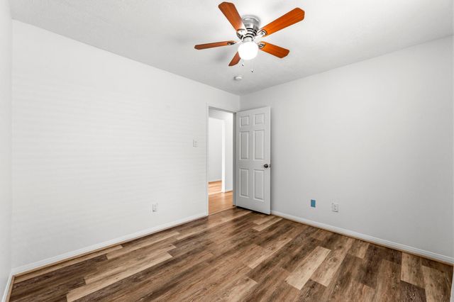 46 E Hobbit Glen Drive, The Woodlands, TX 77384