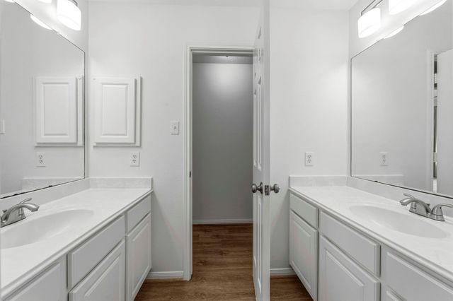 46 E Hobbit Glen Drive, The Woodlands, TX 77384