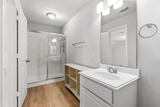 46 E Hobbit Glen Drive, The Woodlands, TX 77384