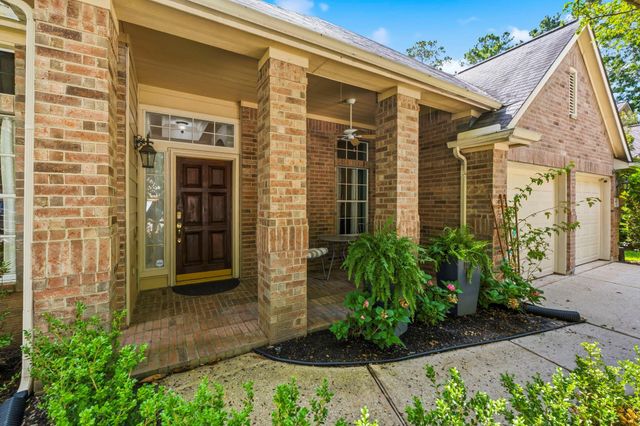 46 E Hobbit Glen Drive, The Woodlands, TX 77384