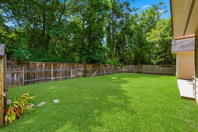 46 E Hobbit Glen Drive, The Woodlands, TX 77384