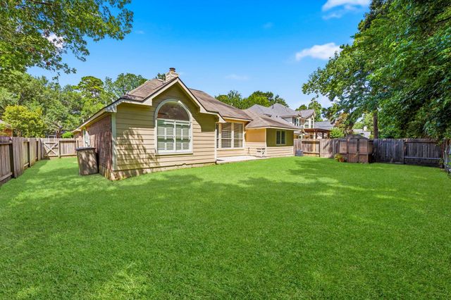 46 E Hobbit Glen Drive, The Woodlands, TX 77384