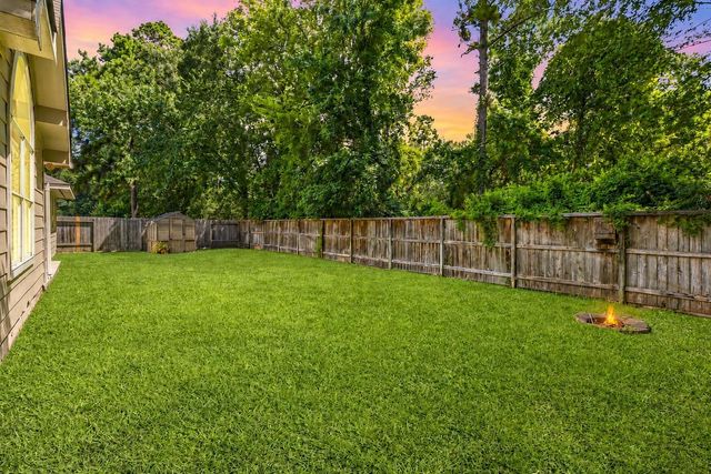 46 E Hobbit Glen Drive, The Woodlands, TX 77384