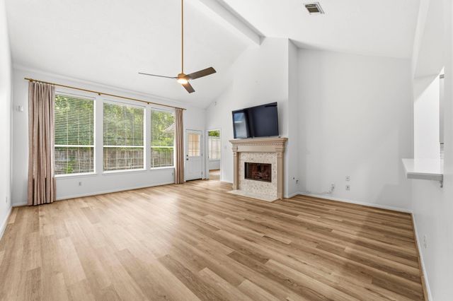 46 E Hobbit Glen Drive, The Woodlands, TX 77384
